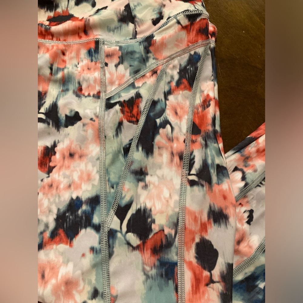 Women’s Size M American Eagle outfitters Floral Leggings - Picture 7 of 10